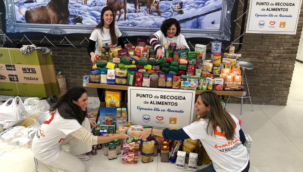 Los empleados de Atresmedia donan más de 500 kilos de alimentos en Navidad
