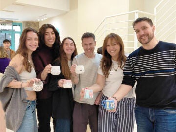 Voluntarios Atresmedia en una actividad junto a Eddy-G