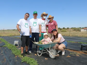 Voluntarios Atresmedia junto a los usuarios de Fundación Aldaba Voluntarios Atresmedia junto a los usuarios de Fundación Aldaba