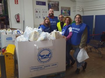 Voluntarios Atresmedia clasifican 10.000 kilos de alimentos  de la Gran Recogida de Madrid
