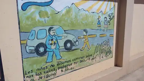 ¿Para qué sirve este buzón naranja en la entrada de los colegios? ¿Para qué sirve este buzón naranja en la entrada de los colegios?