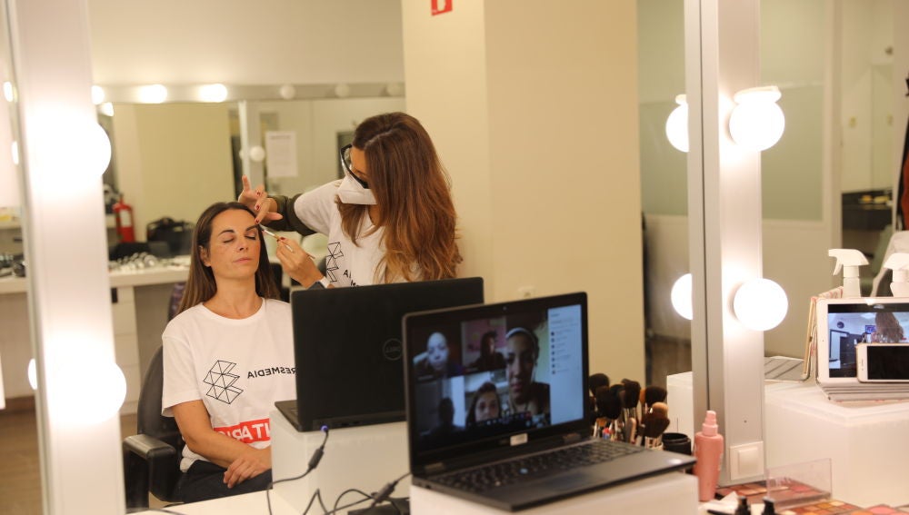 Nos unimos al programa de ocio 'Juntos desde casa' de la Fundación Aladina con un taller de maquillaje online