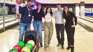 Voluntarios Atresmedia en la bolera