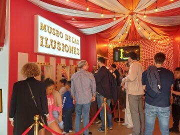 Actividad de voluntariado en el Museo de las Ilusiones